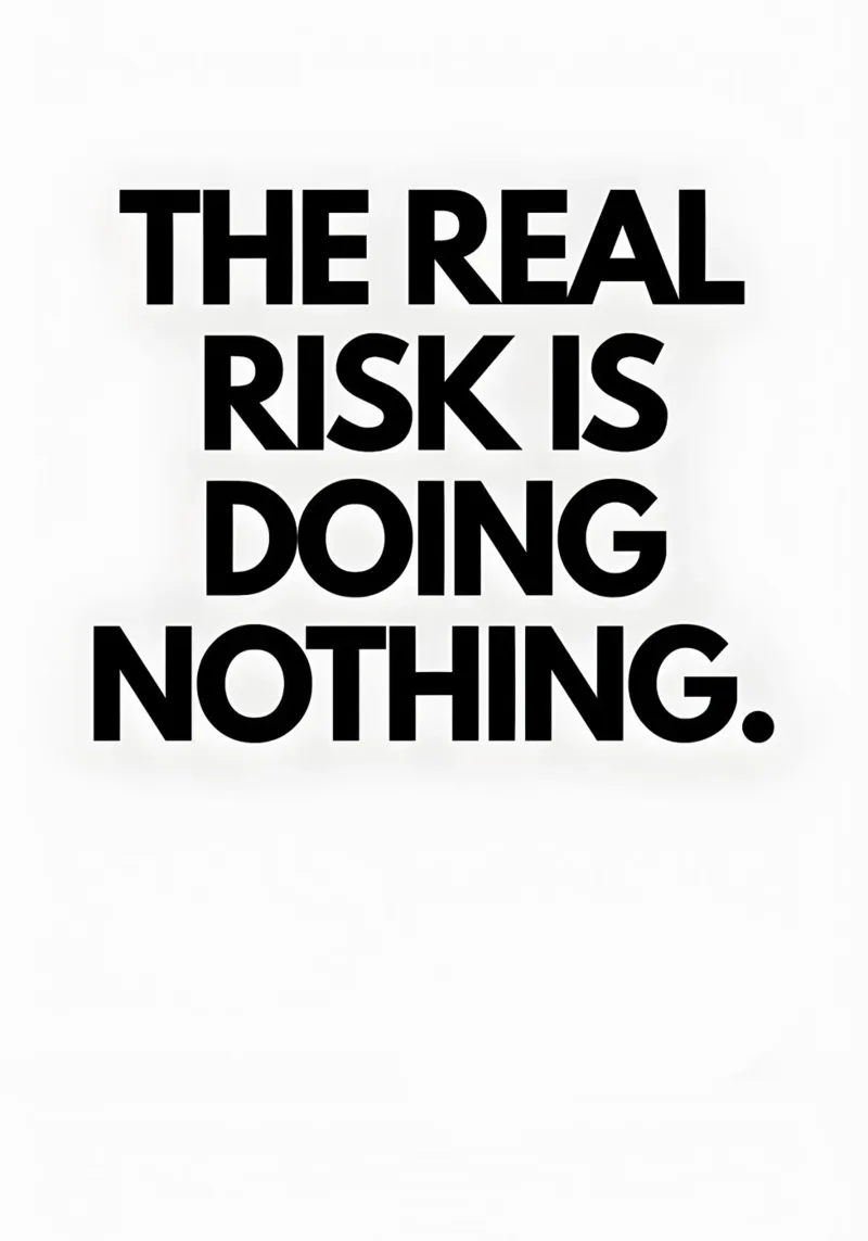 "The real risk doing nothing" poster con telaio in plastica da Type & Tape