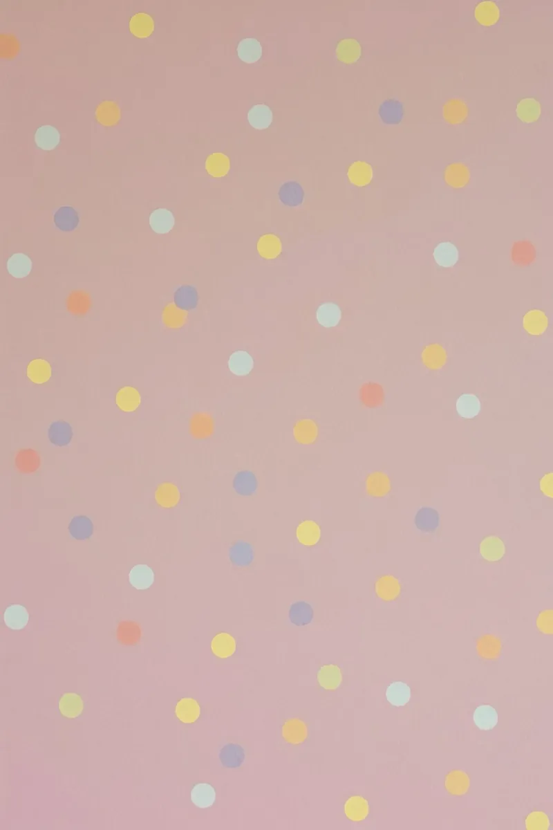 Superficie rosa con cerchi sparsi in colori pastello poster da DesignDoodle