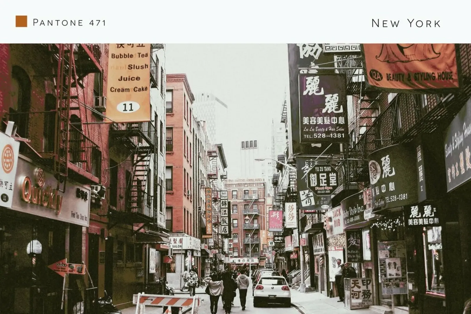 New York Pantone 471 poster con telaio in legno da In Full Color
