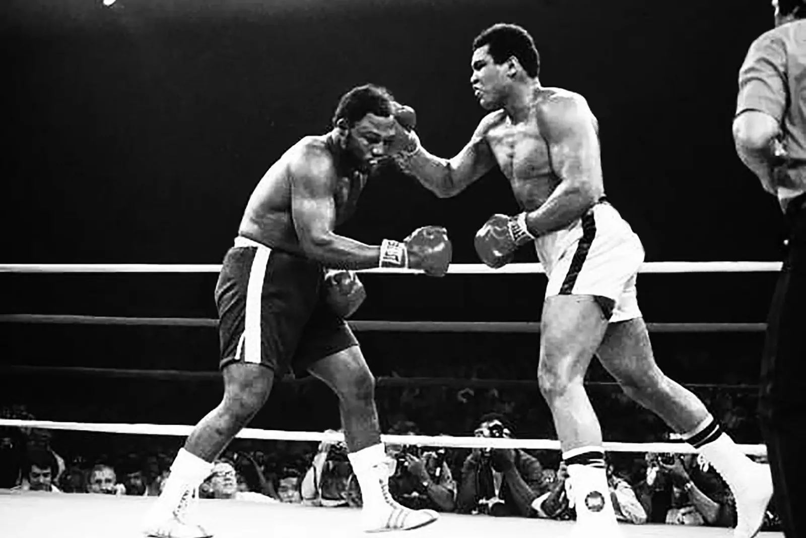 Muhammad Ali vs. Joe Frazier Poster von Coreyalbert