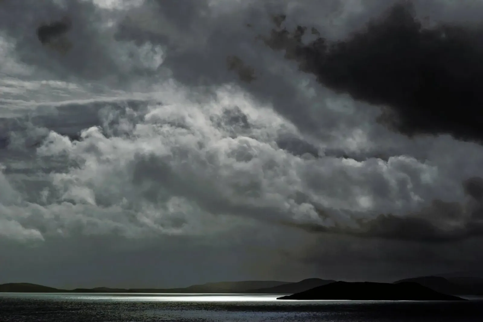 Cloudy Island pellicola backlit da Nur Mut