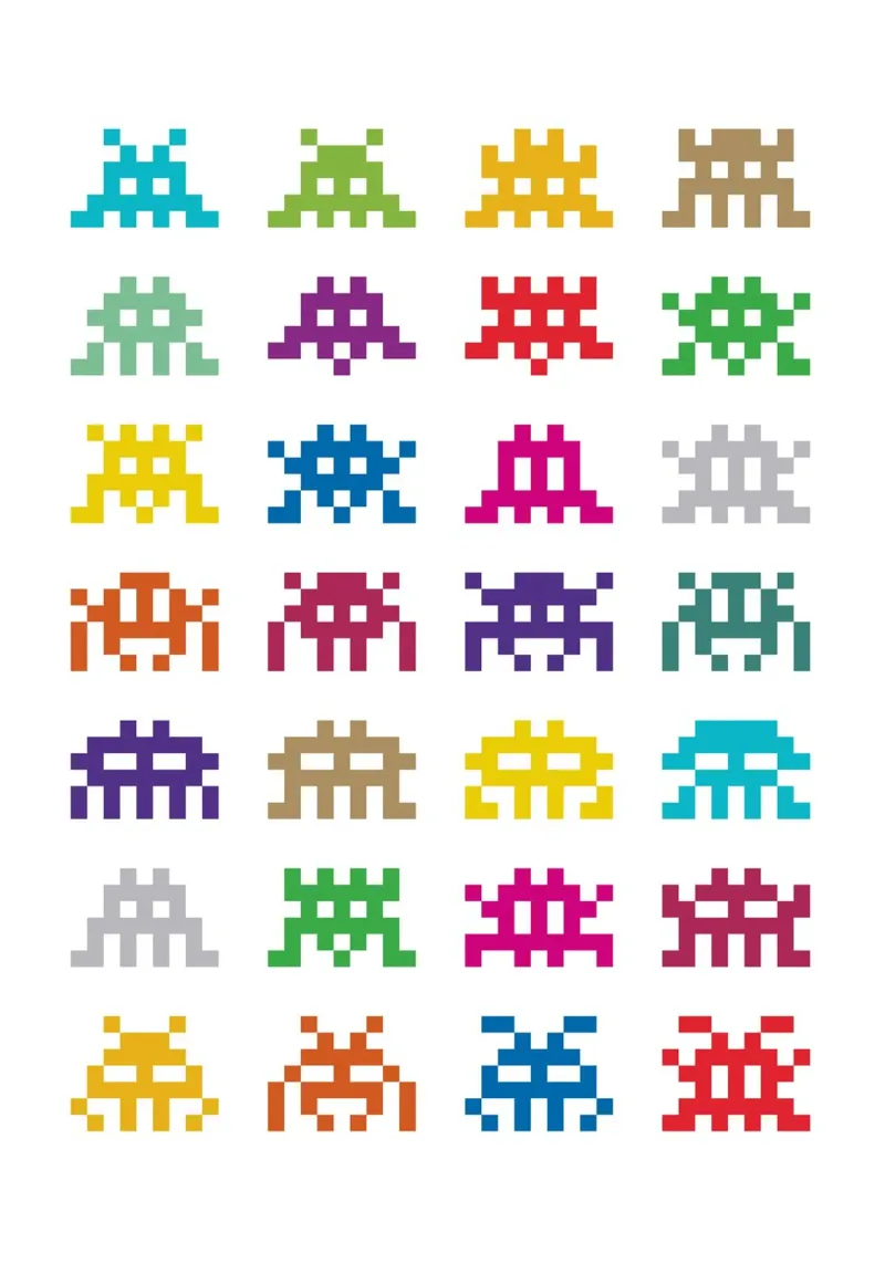 Pixel Space Invader poster con telaio in legno da nabakumov
