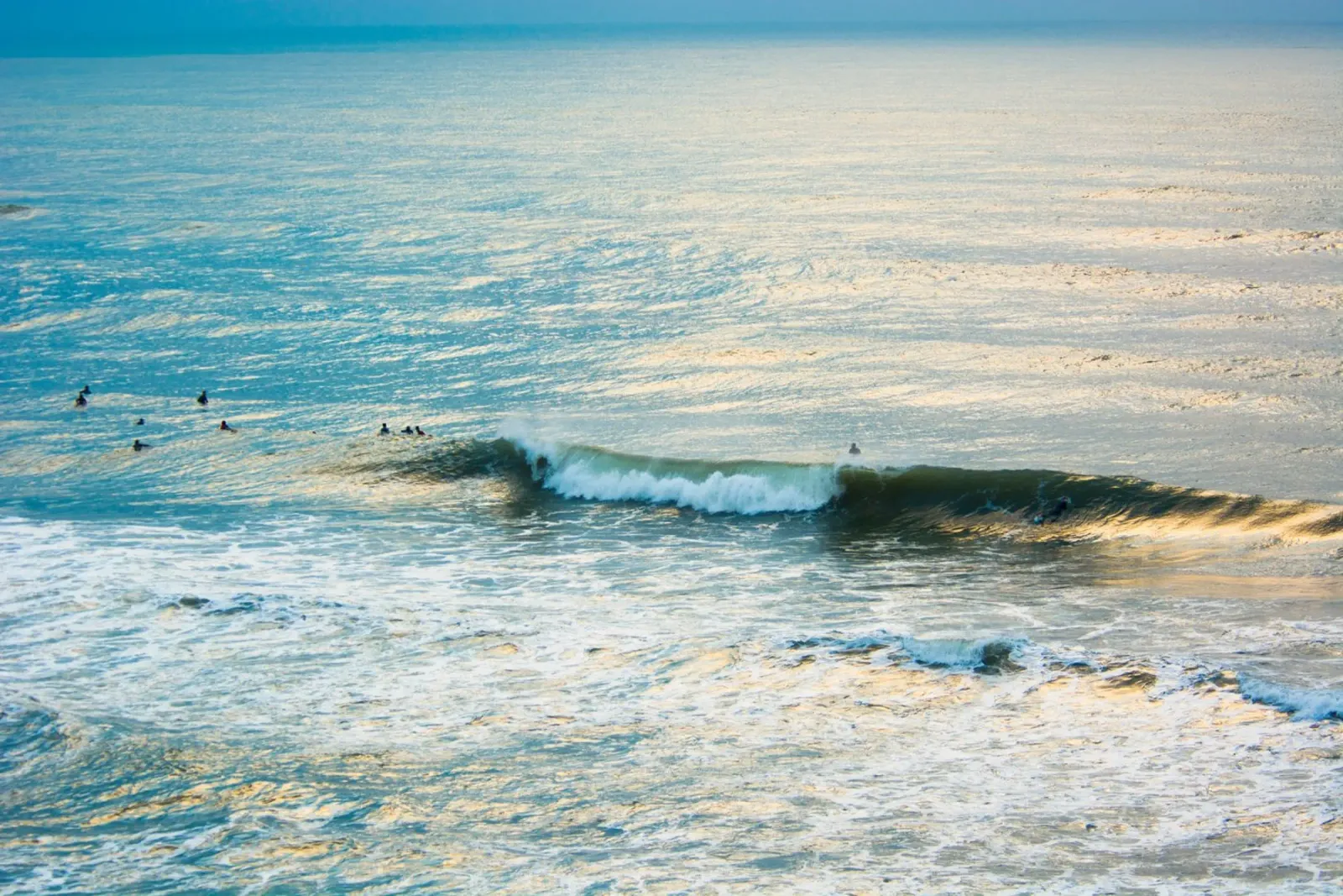 Surf invernale II poster con telaio in alluminio da Tal Paz-Fridman