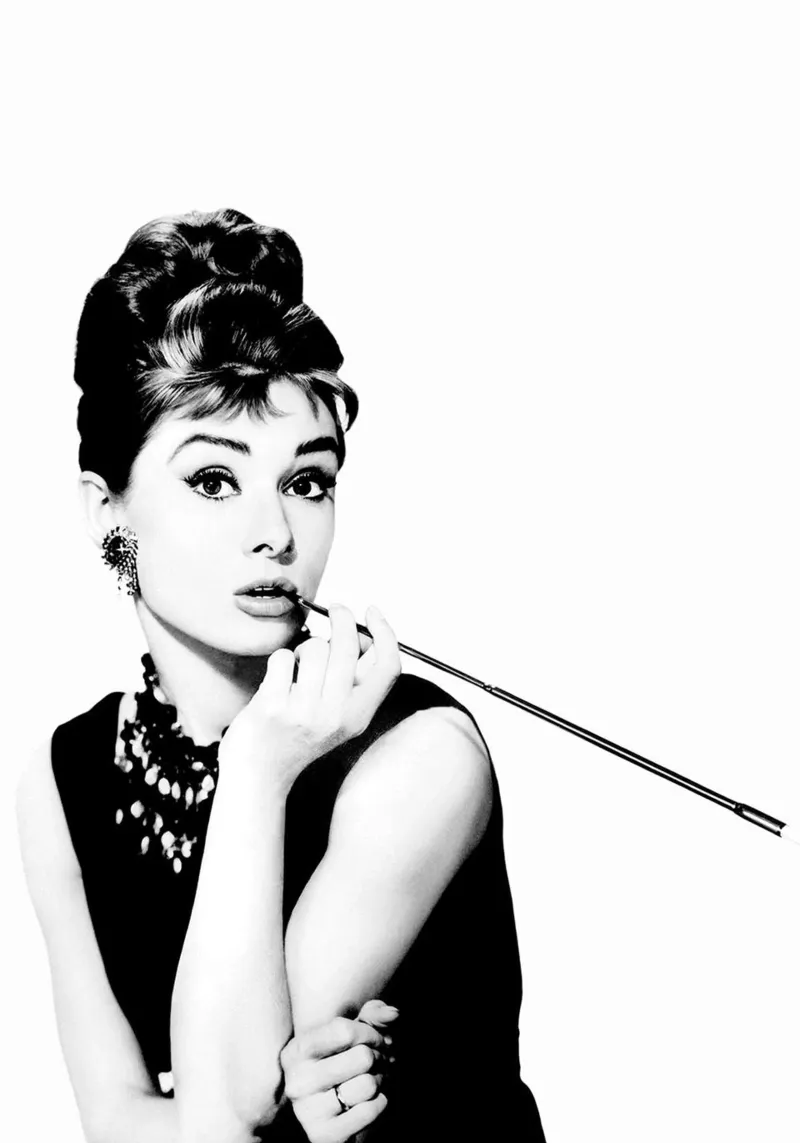 Audrey che fuma tela con Cornice a cassetta da April Lewis