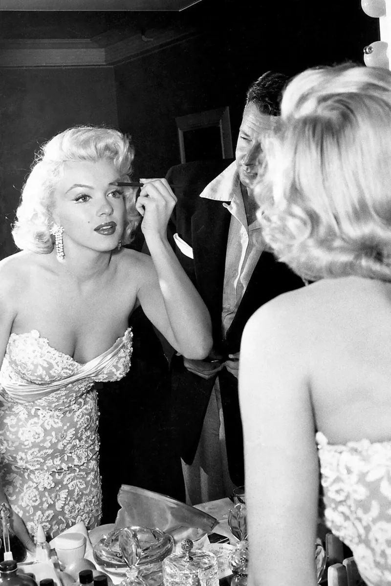 Marilyn Monroe in maschera poster da April Lewis