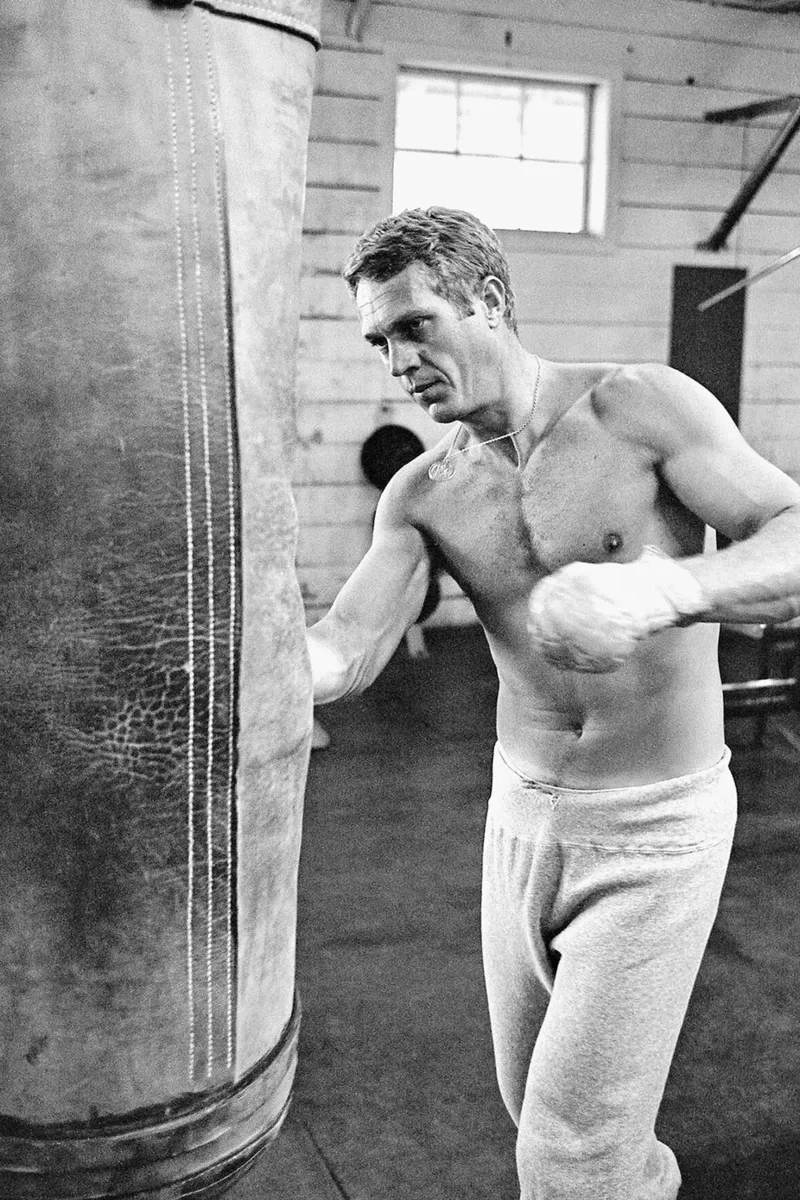 Steve McQueen pugilato tela con Cornice a cassetta da April Lewis