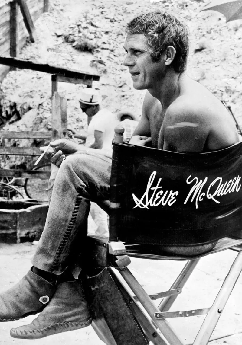 Steve McQueen sulla sedia del regista tela con Cornice a cassetta da April Lewis
