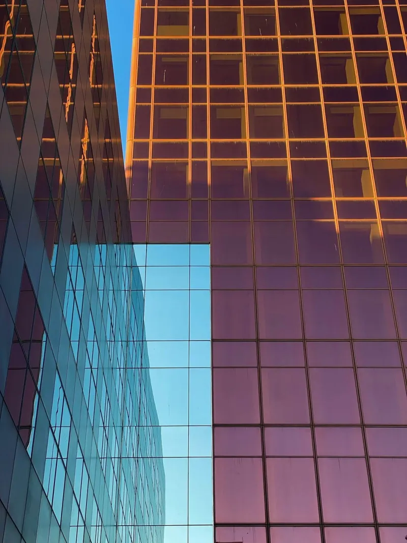 mirror the building alluminio dibond da comura