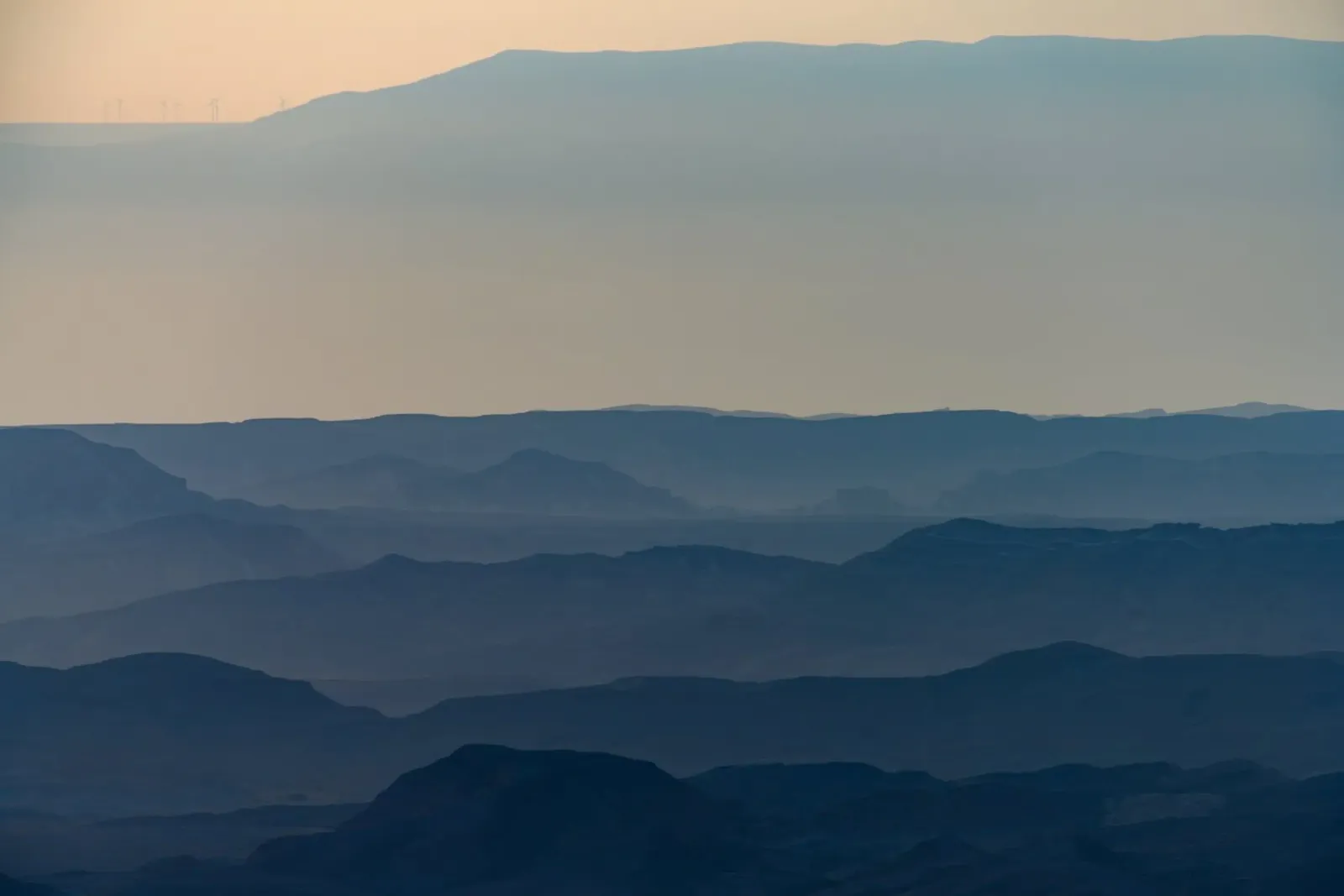 Alba sul cratere Ramon #6 carta hahnemühle da Tal Paz-Fridman