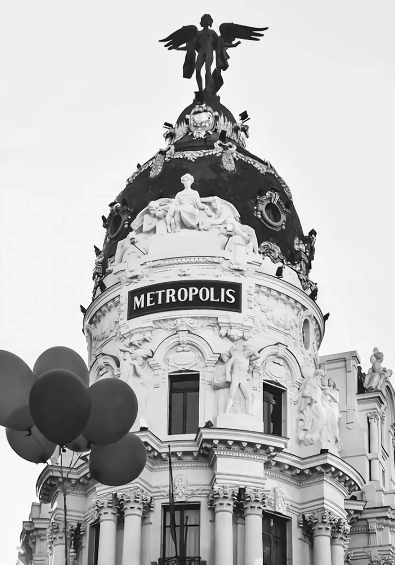 Metropolis Madrid pellicola backlit da Sowa Studio