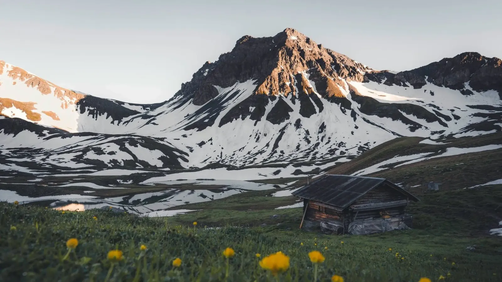 white mountain on field alluminio dibond da comura