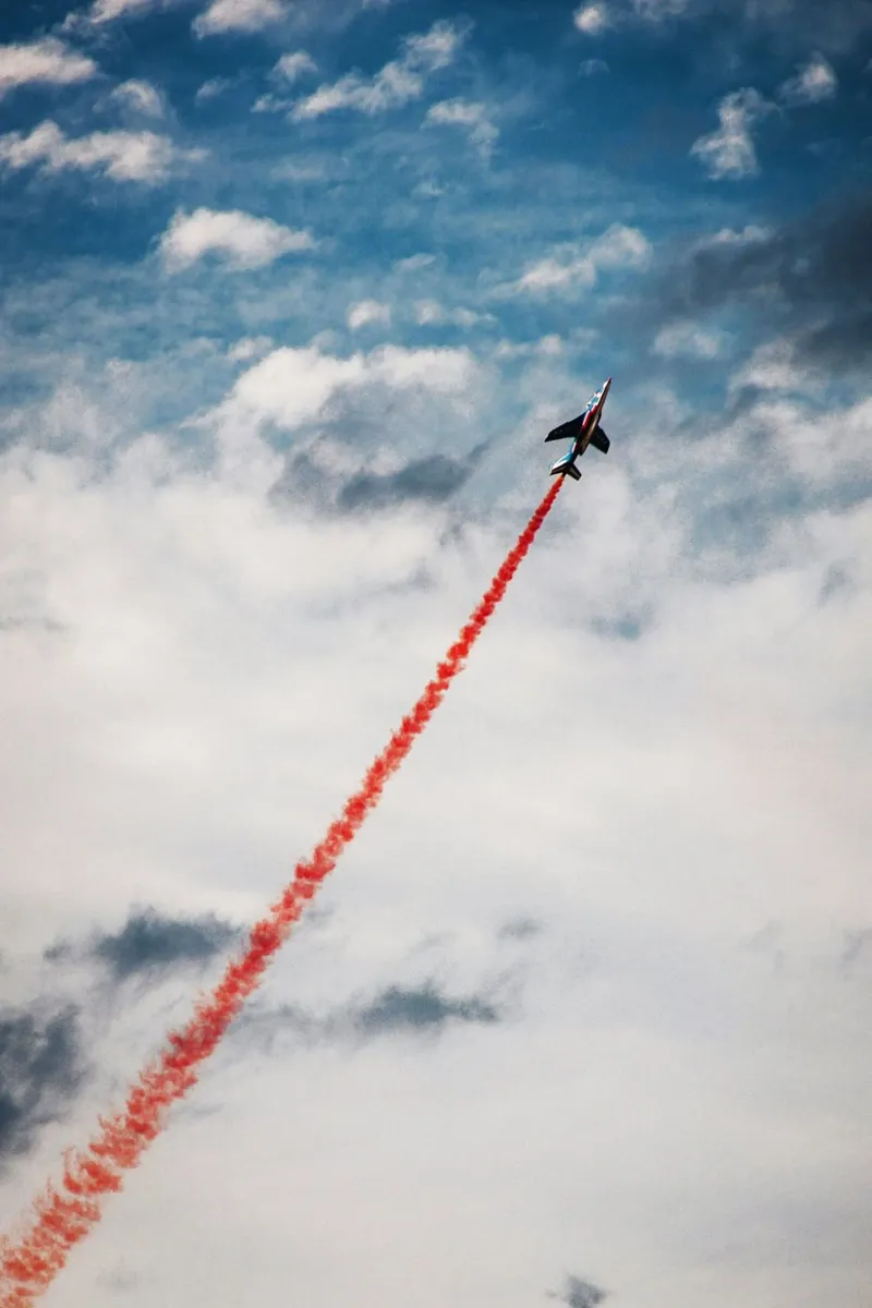 plane smoke red pellicola backlit da feny