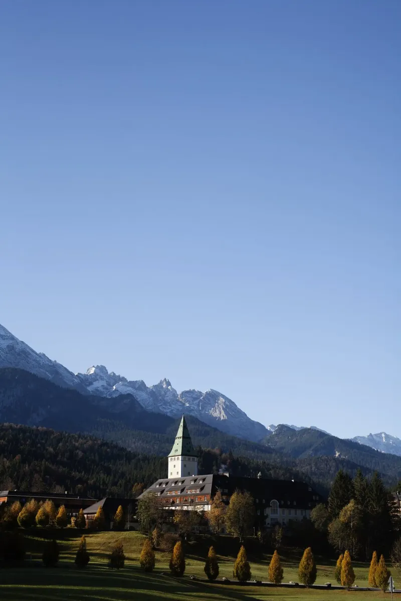 Castello di elmau, Alpi plexiglass da Simon Koy