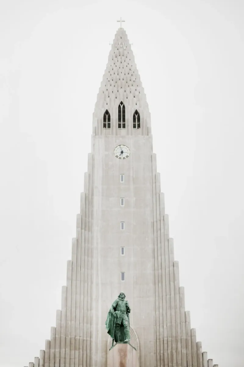 Chiesa in Islanda plexiglass da Simon Koy