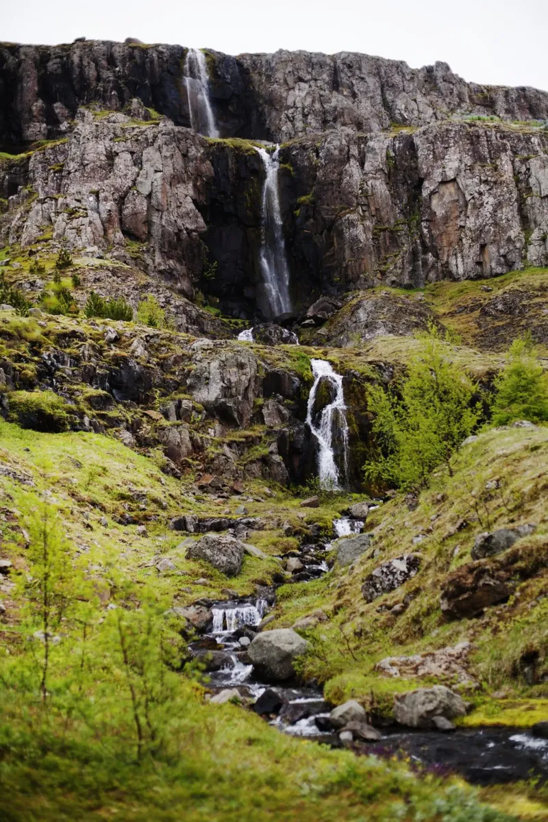 Cascata in Islanda pellicola backlit da Simon Koy