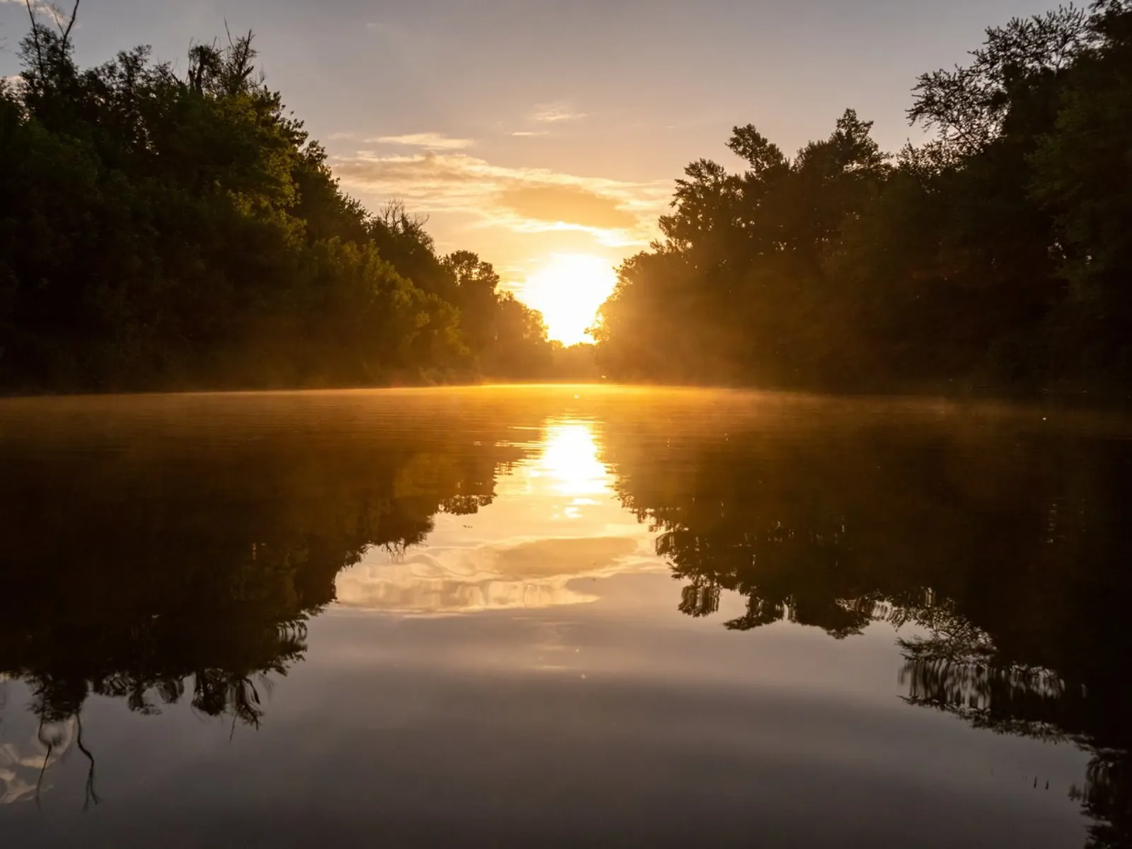 Tramonto che si riflette su un fiume carta hahnemühle da anderm