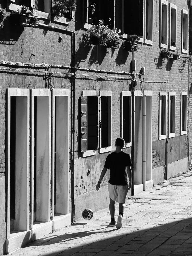 Ragazzo con palla carta hahnemühle da eyes & tries