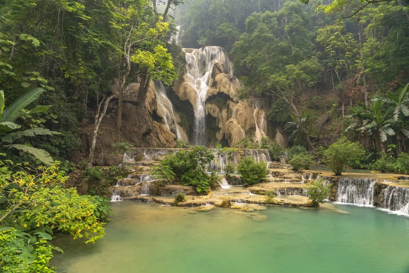 Kuang Si Wasserfall  bei Luang Prabang, pellicola backlit da Reisefotografie - Bilder aus aller Welt