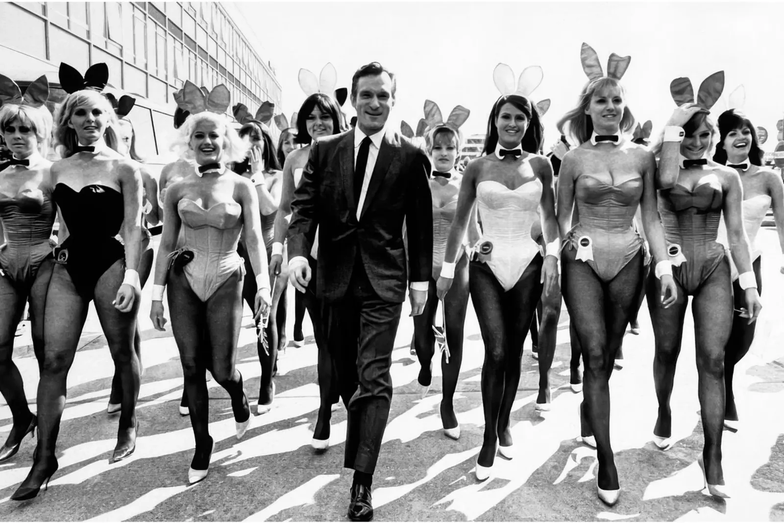 Hugh Hefner e le conigliette di Playboy (1966) carta hahnemühle da vintgeseyn