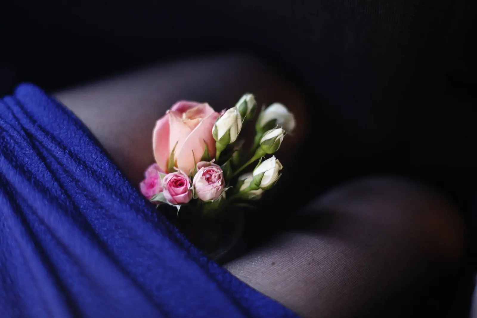 Fiori e gambe in Ucraina tela da Simon Koy