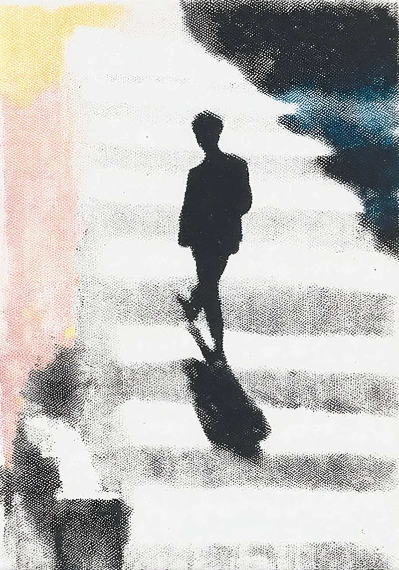 Uomo in strada con ombra pellicola backlit da Nikis Art Studio