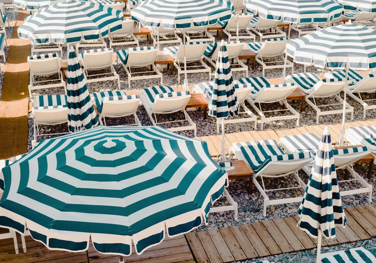 Riviera Striped Blue and White Umbrellas poster con telaio in plastica da GraceDigitalArtCo