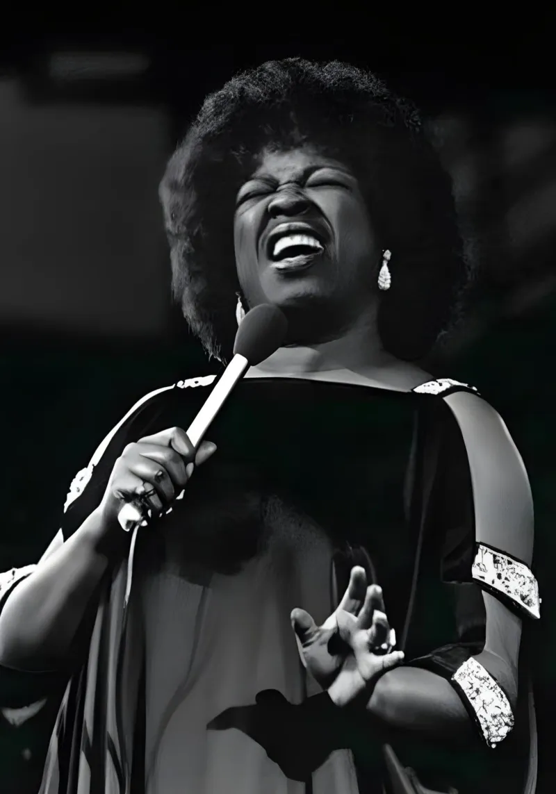 Sarah Vaughan plexiglass da Type & Tape