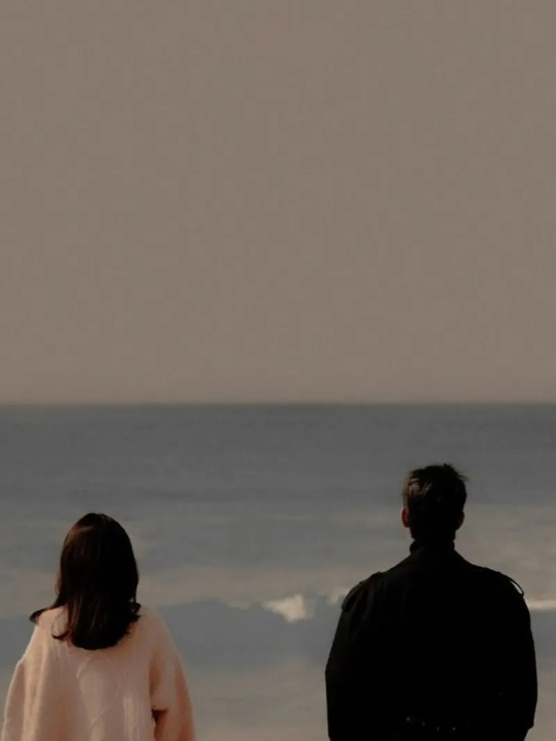 couple in beach pellicola backlit da Fost