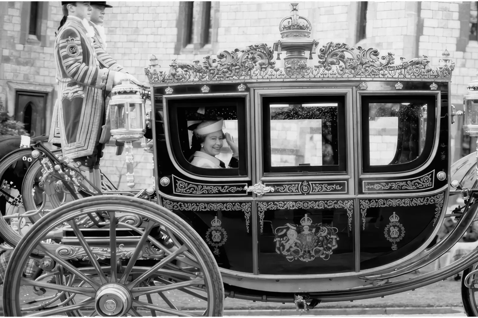 Isabel II saluda desde el carruaje de la coronación en Windsor lámina retroiluminada de blacsteel