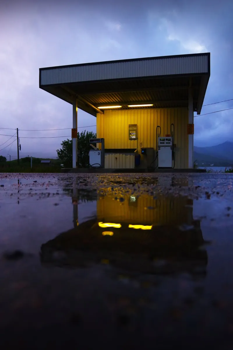 Lonely Gas Station pellicola backlit da Fjöllart