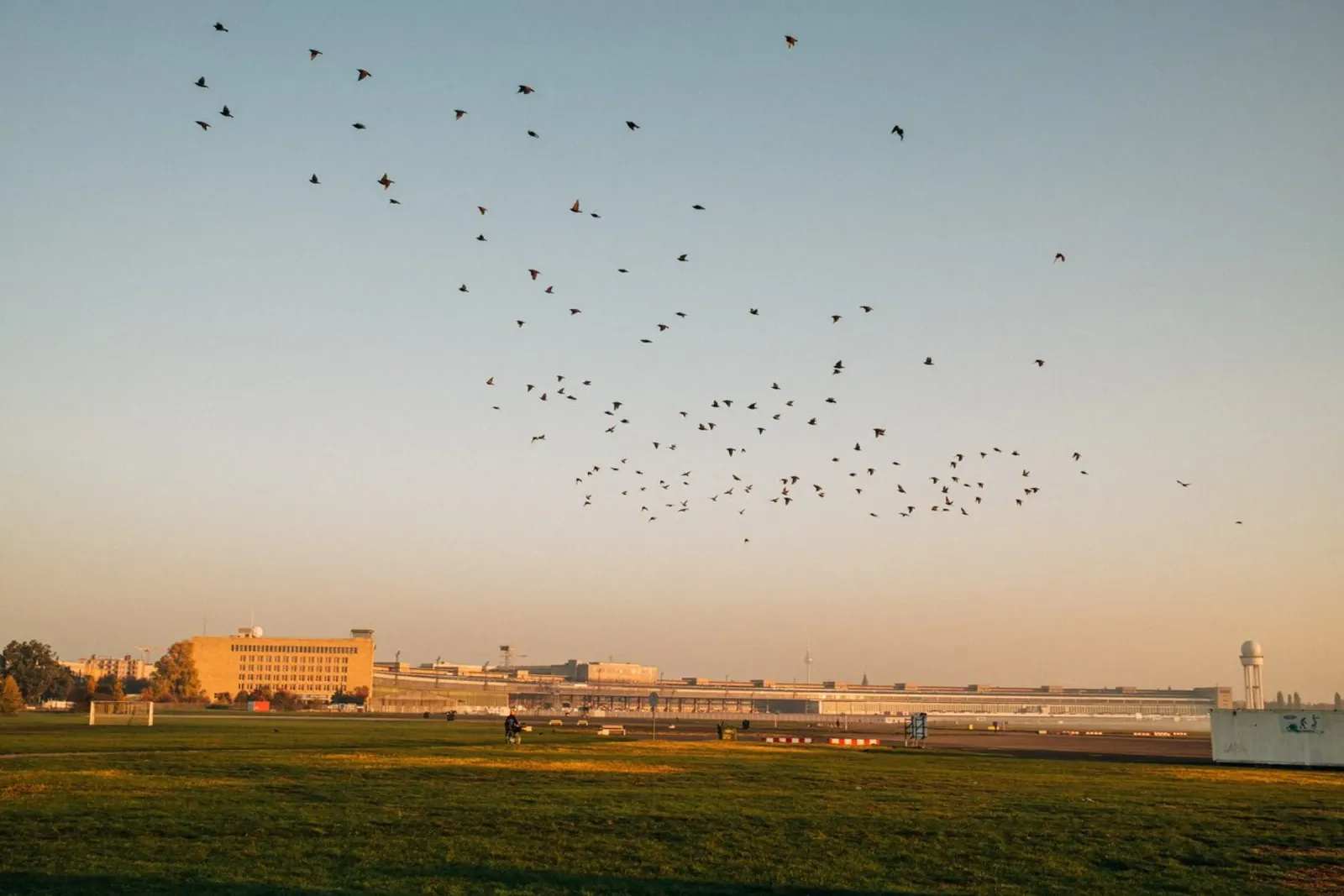 Una mattina d'autunno a Berlino | Tempelhofer Feld carta hahnemühle da Bold and Retro