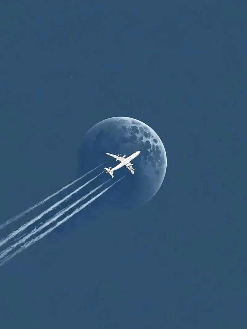 plane fly to moon alluminio dibond da marty
