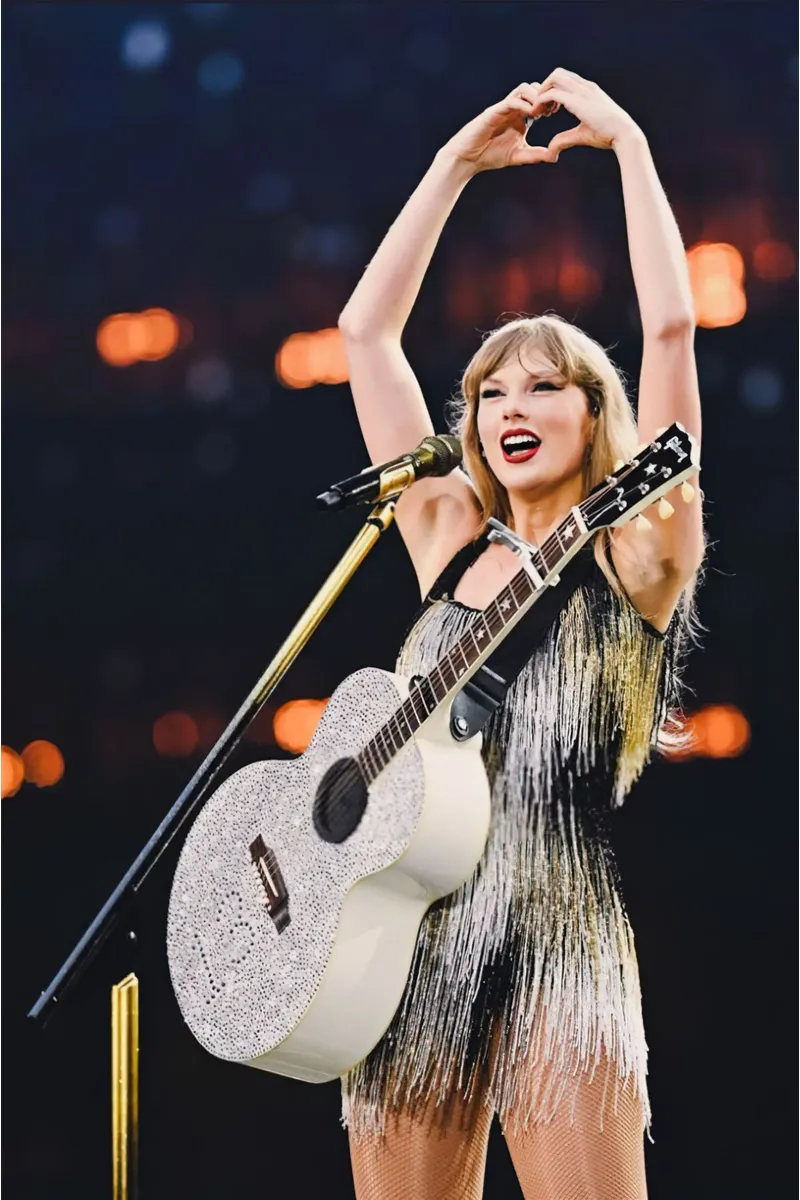 Taylor Swift hahnemühle by hendrikklamb