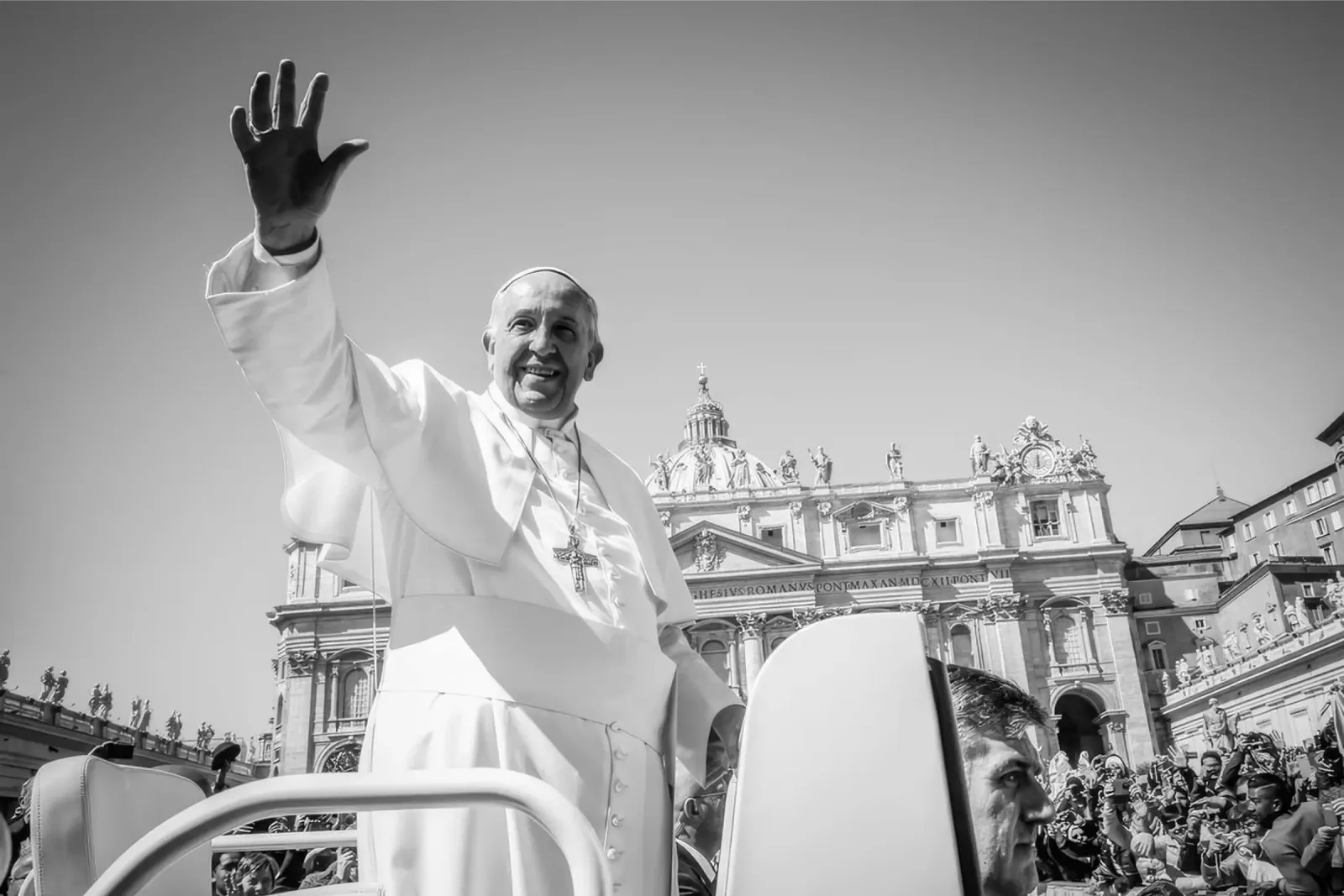 Papa Francesco saluta i fedeli a Roma in Vaticano pellicola backlit da blacsteel