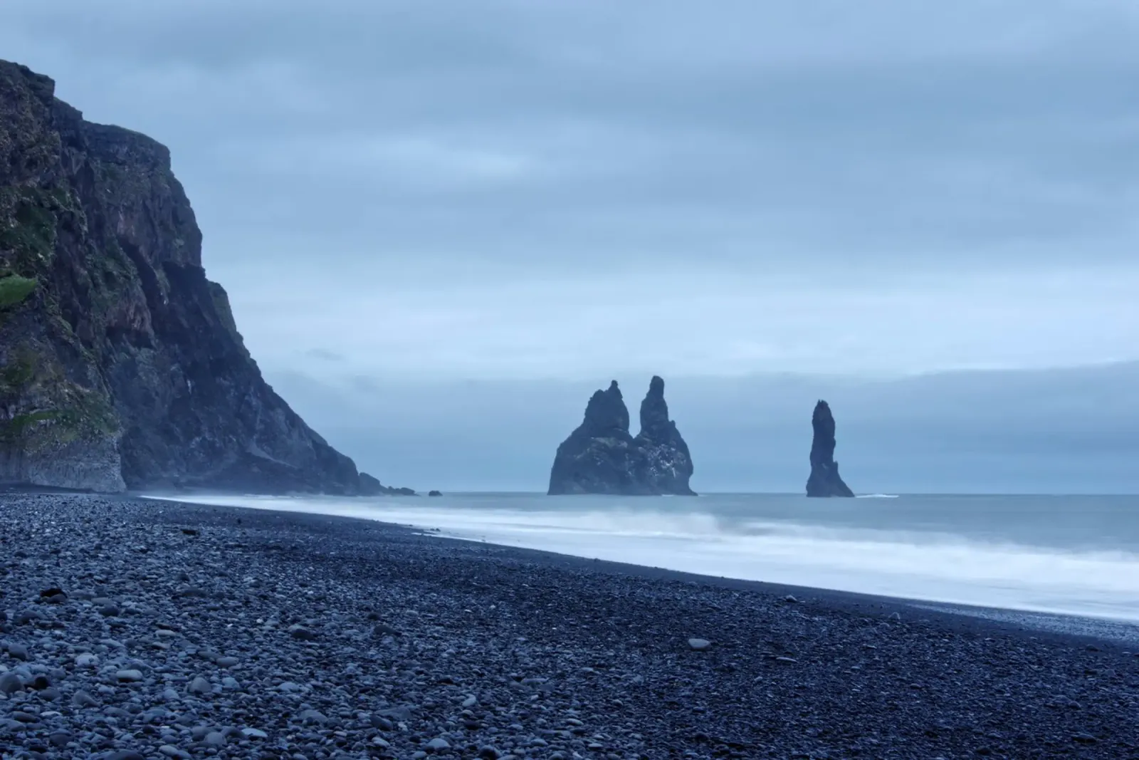 Rocks at the Icelandic coast pellicola backlit da Fjöllart