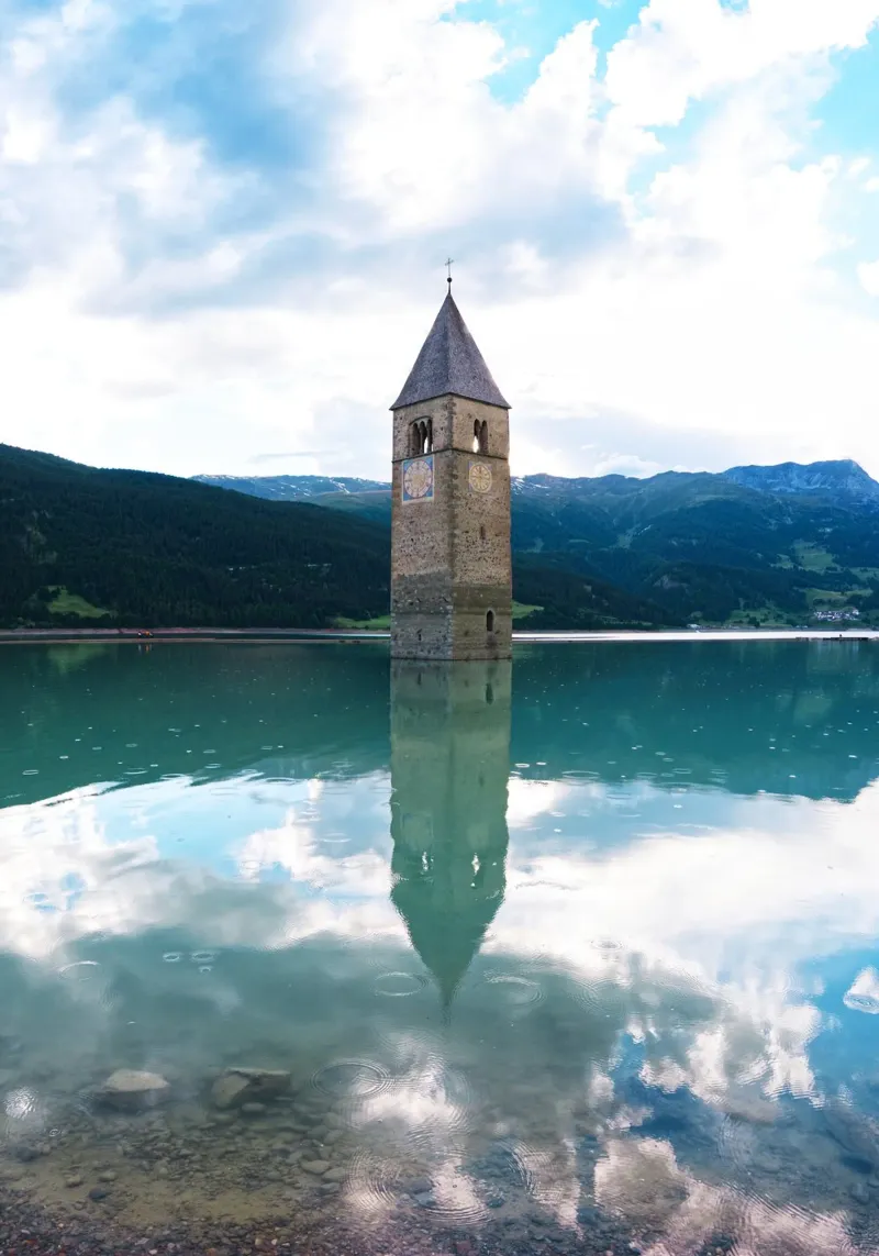 Kirchturm im Reschensee pellicola backlit da Fjöllart
