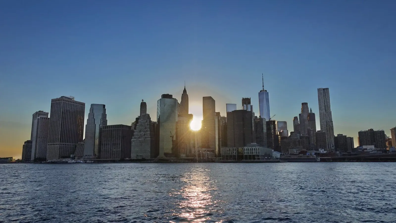 Lo skyline di New York al tramonto carta hahnemühle da DiveDuke