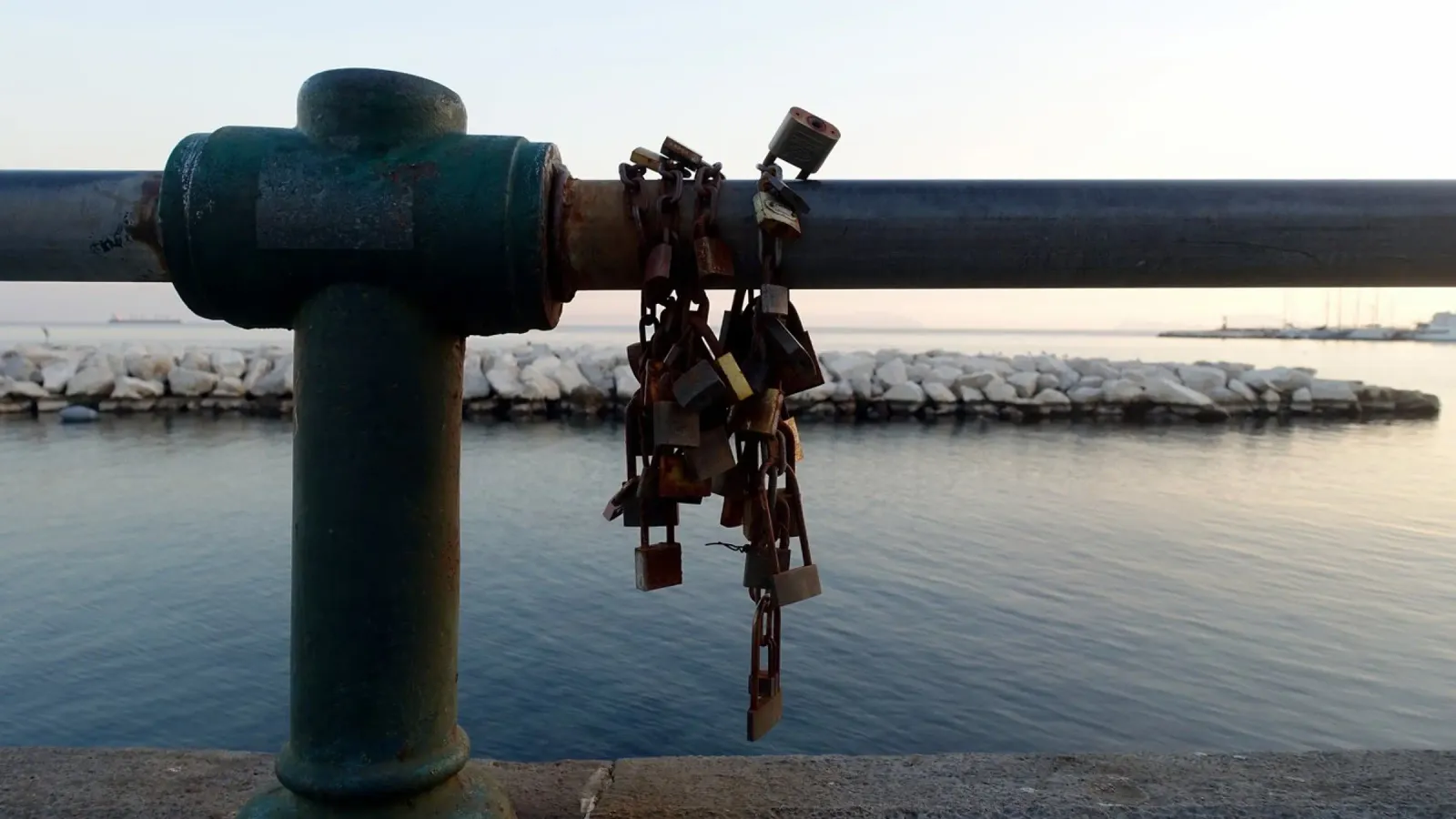 Lovelocks a Napoli alluminio dibond da Piccola Serenata