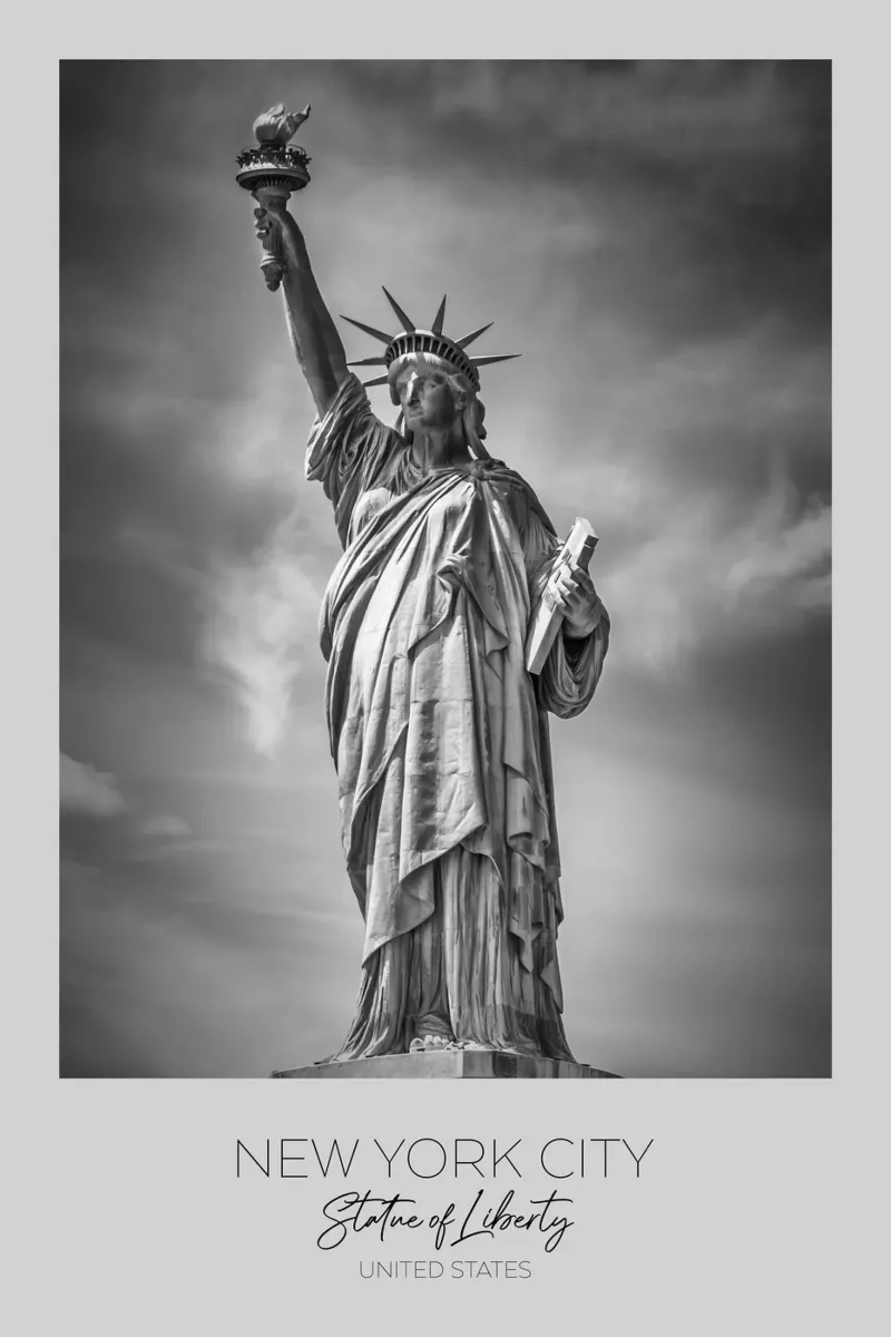 In primo piano: NEW YORK CITY Statua della Libertà carta hahnemühle da Melanie Viola