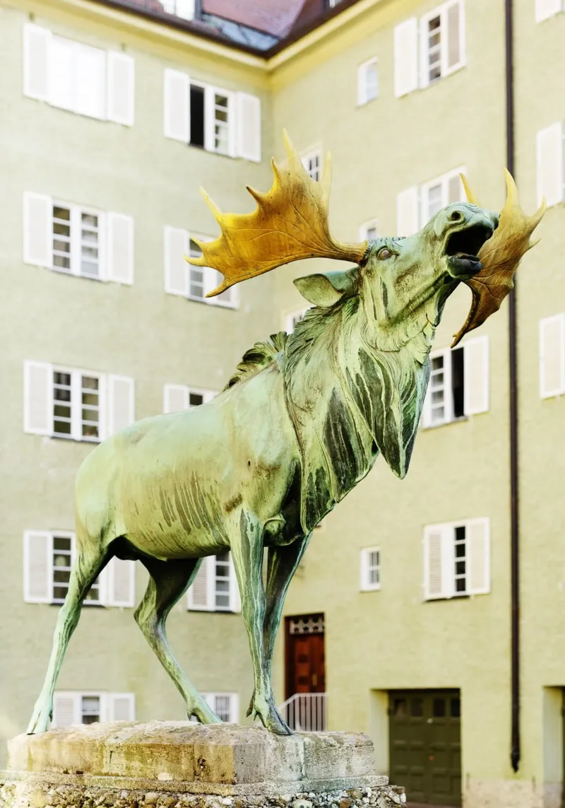 Statua del cervo nel quartiere Borstei di Monaco di Baviera tela da Borstei München