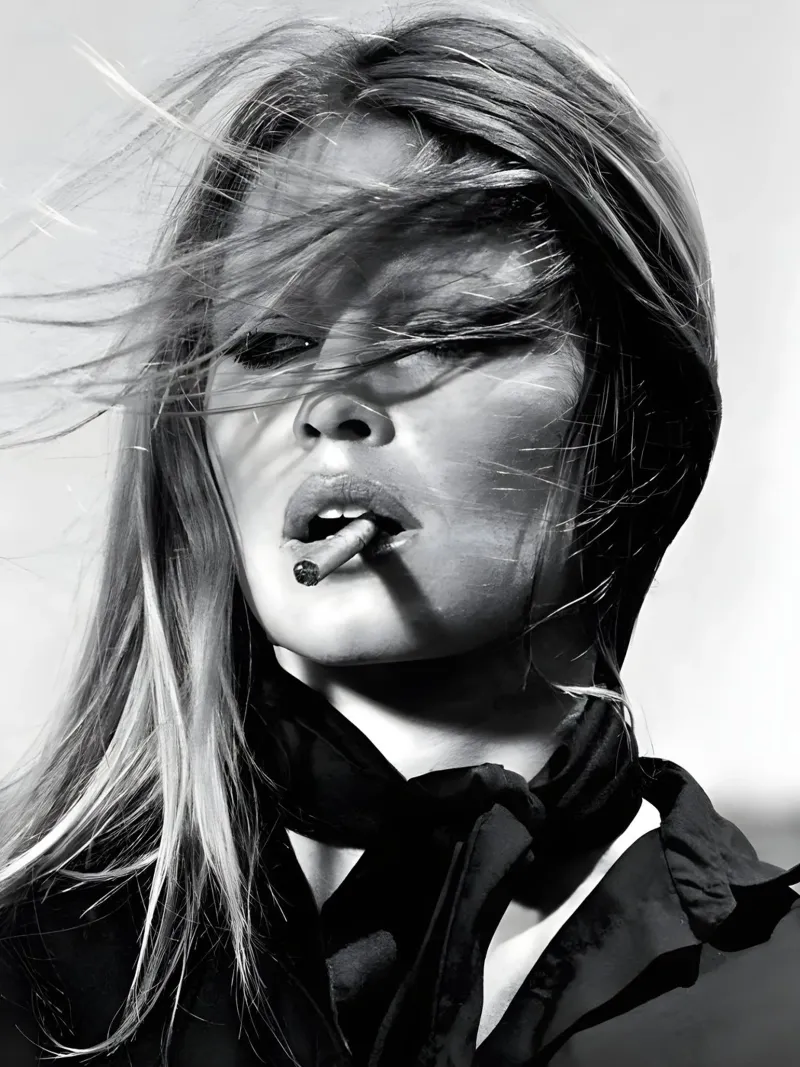 Kate Moss che fuma pellicola backlit da Galery Vintage