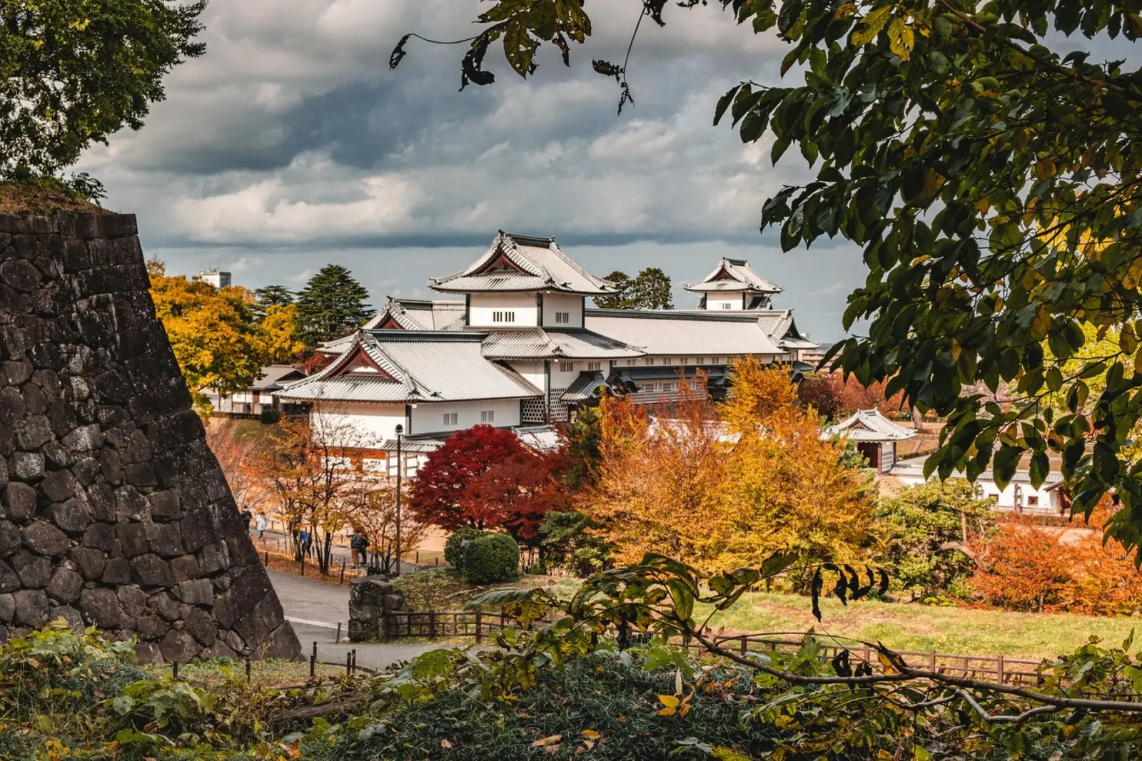 Il castello di Kanazawa in Giappone pellicola backlit da Marcel Bisig