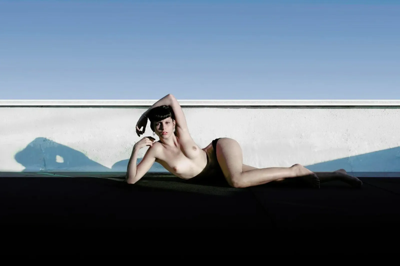 Theodora pellicola backlit da George Griefy