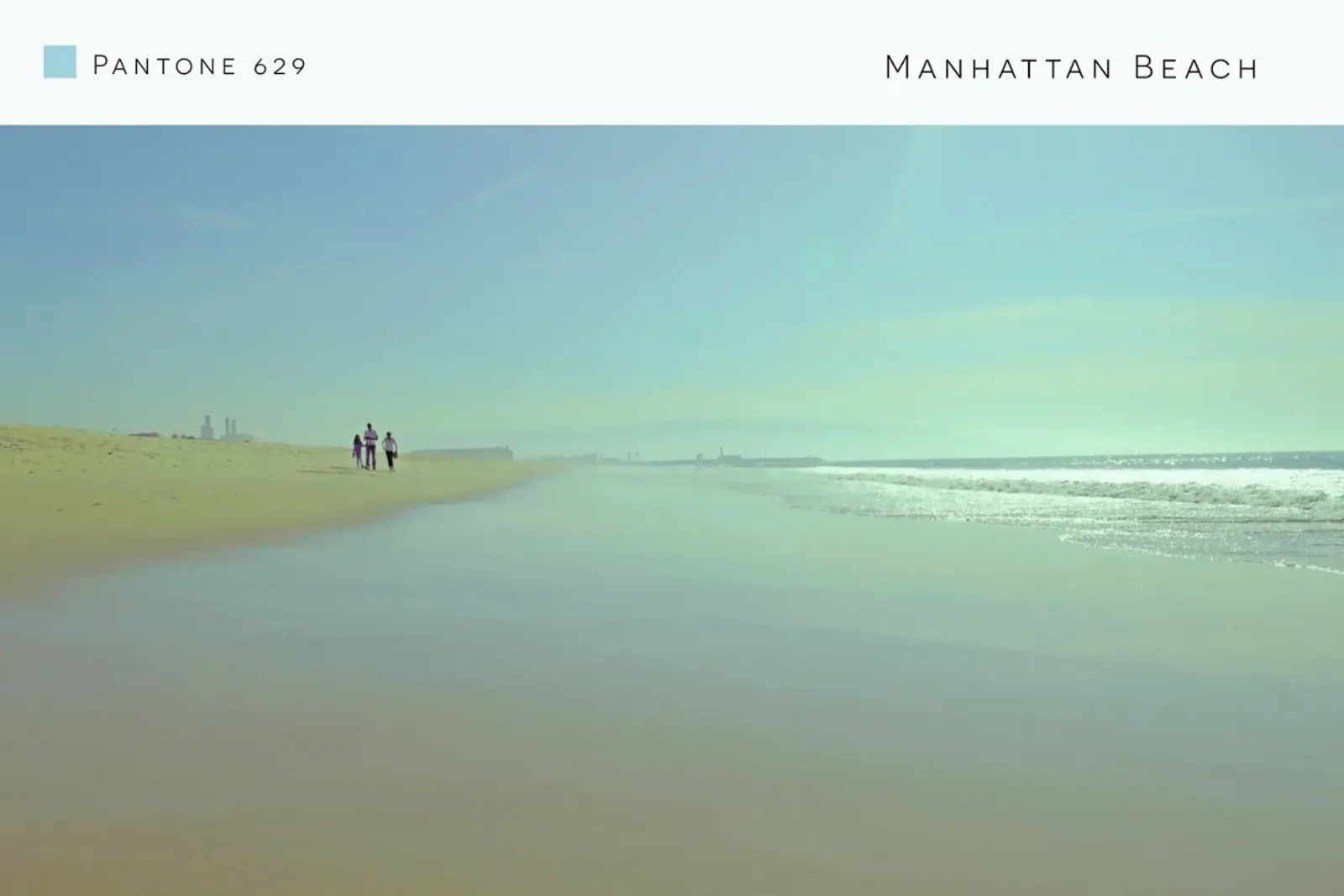 Manhattan Beach Pantone 629 poster con telaio in plastica da In Full Color