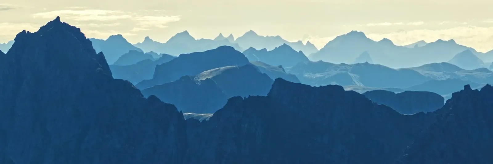 Mountain ranges in Norway pellicola backlit da Fjöllart
