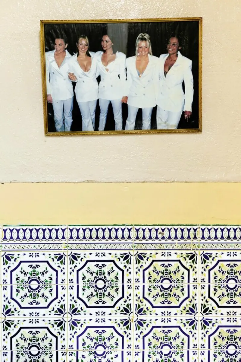 Marrakesh Paradise 4 poster con marco de madera de Paul Aidan Perry