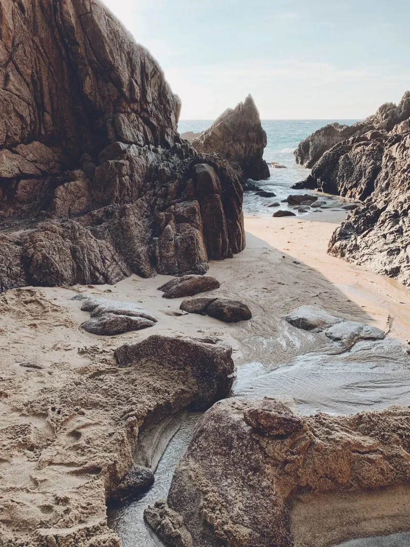 Natura della spiaggia rocciosa - tranquillità della costa carta hahnemühle da Whole©