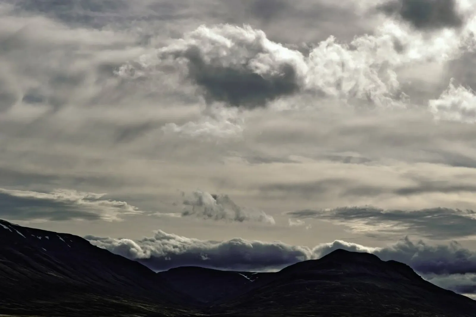 Clouds rolling over pellicola backlit da Nur Mut