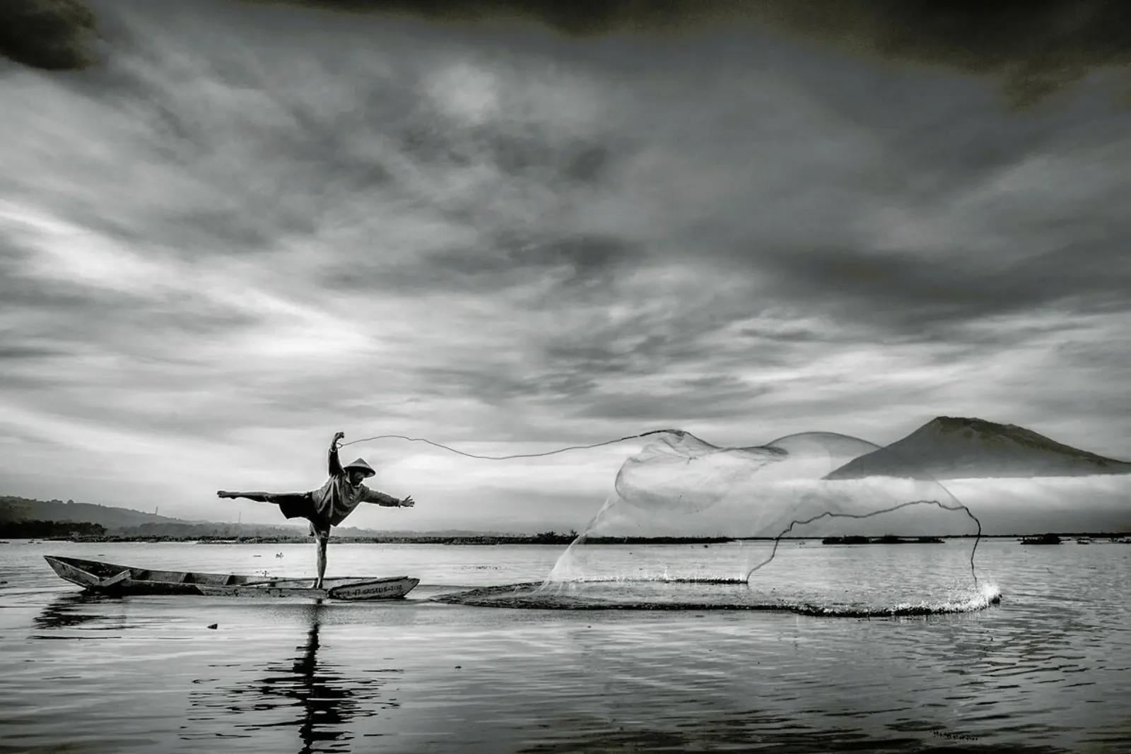 Man behind the nets - Arief Siswandhono carta hahnemühle da Pictufy