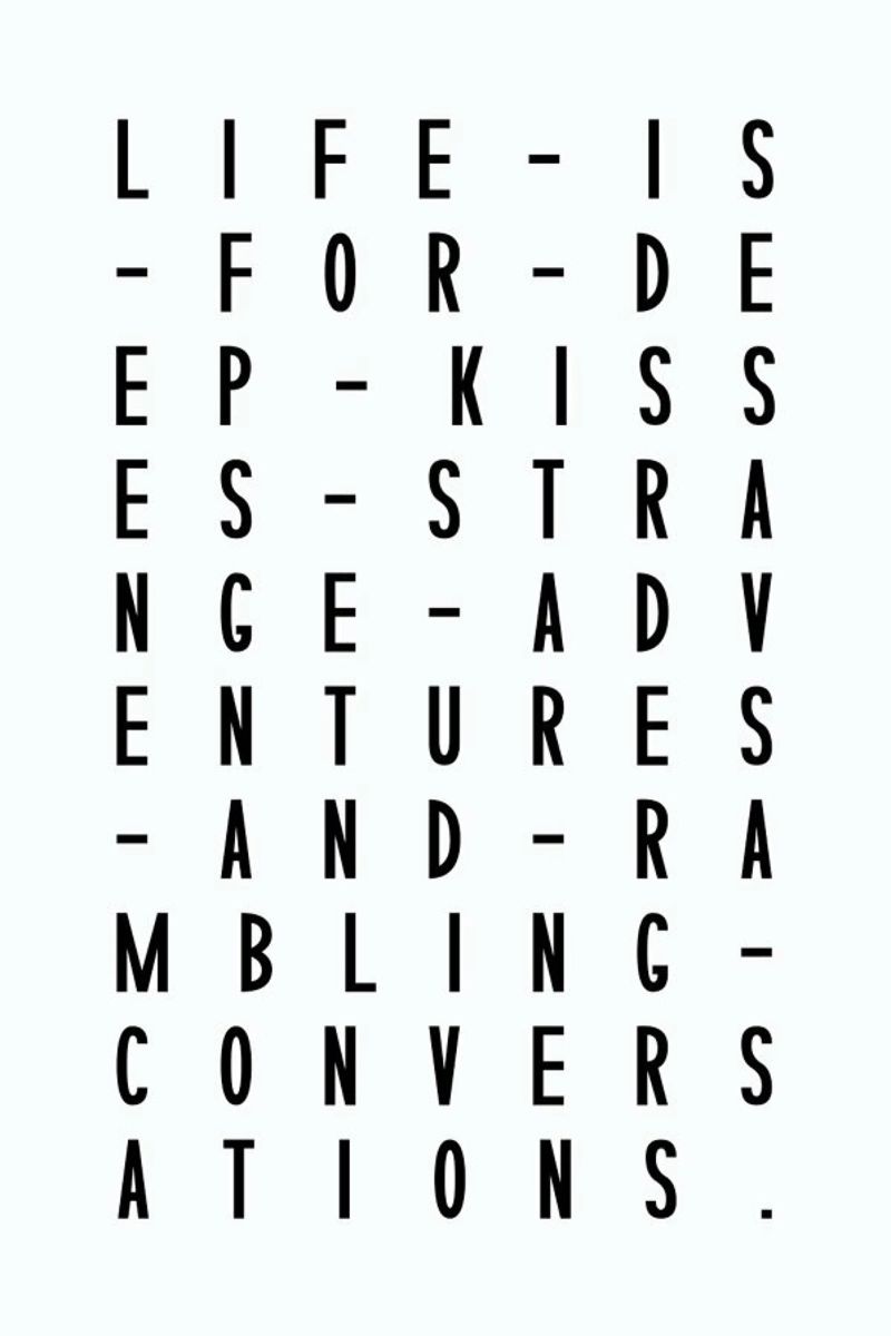 Life Is For Deep Kisses poster de Honeymoon Hotel